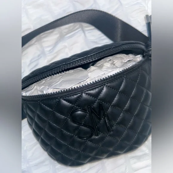 Brand new black Steve Madden Fanny pack! One size - Picture 2 of 4